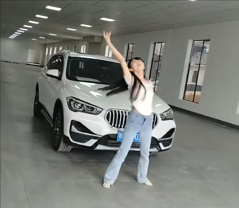 如果屈原在，定会边欣赏边捋须感叹道：“美人蹁跹兮骐骥前，舞若湘灵兮