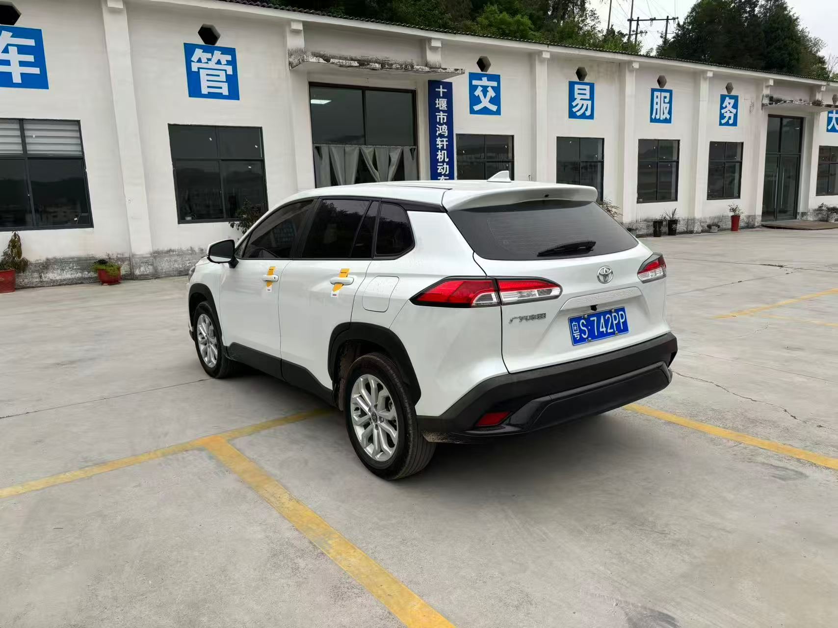 懂车帝车辆入驻鸿轩服务站 办理转入业务